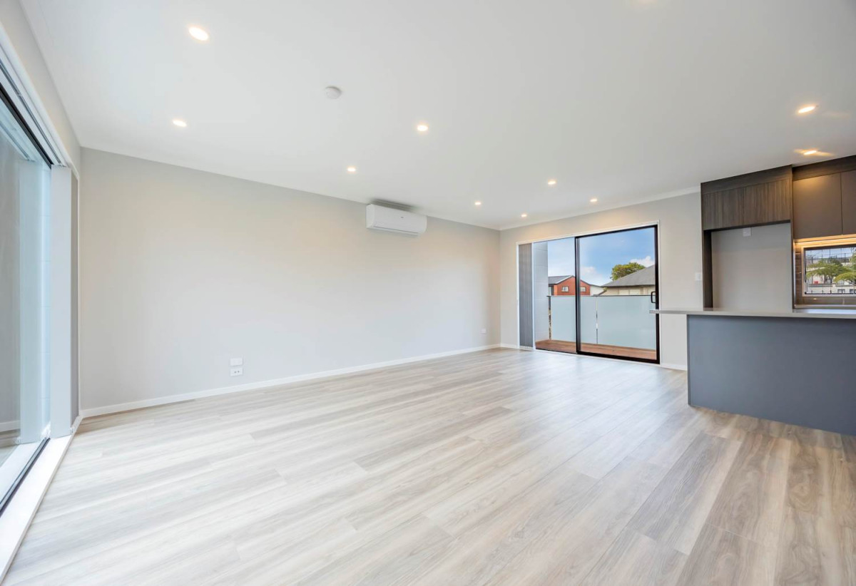 10-Year Master Build Guarantee, 4 beds (1 ensuite) 3 baths home with garage, 1 bed 1 bath ground floor, nearby Panmure Bridge School, minutes to Panmure town centre and Panmure Yacht and boating club, 5/84 Kings Road, Panmure, Auckland