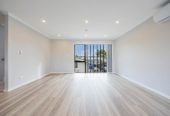10-Year Master Build Guarantee, 4 beds (1 ensuite) 3 baths home with garage, 1 bed 1 bath ground floor, nearby Panmure Bridge School, minutes to Panmure town centre and Panmure Yacht and boating club, 5/84 Kings Road, Panmure, Auckland