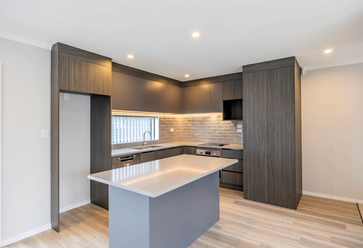 10-Year Master Build Guarantee, 4 beds (1 ensuite) 3 baths home with garage, 1 bed 1 bath ground floor, nearby Panmure Bridge School, minutes to Panmure town centre and Panmure Yacht and boating club, 5/84 Kings Road, Panmure, Auckland