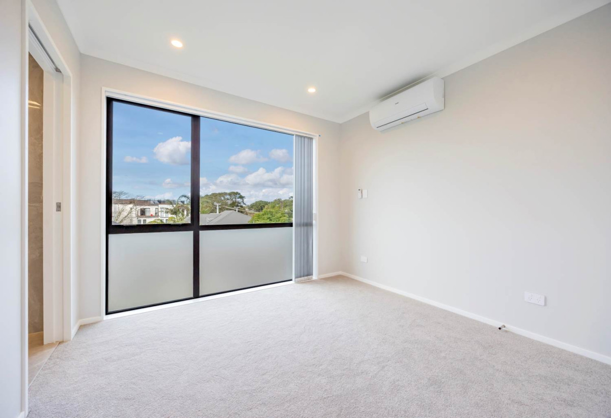 10-Year Master Build Guarantee, 4 beds (1 ensuite) 3 baths home with garage, 1 bed 1 bath ground floor, nearby Panmure Bridge School, minutes to Panmure town centre and Panmure Yacht and boating club, 5/84 Kings Road, Panmure, Auckland