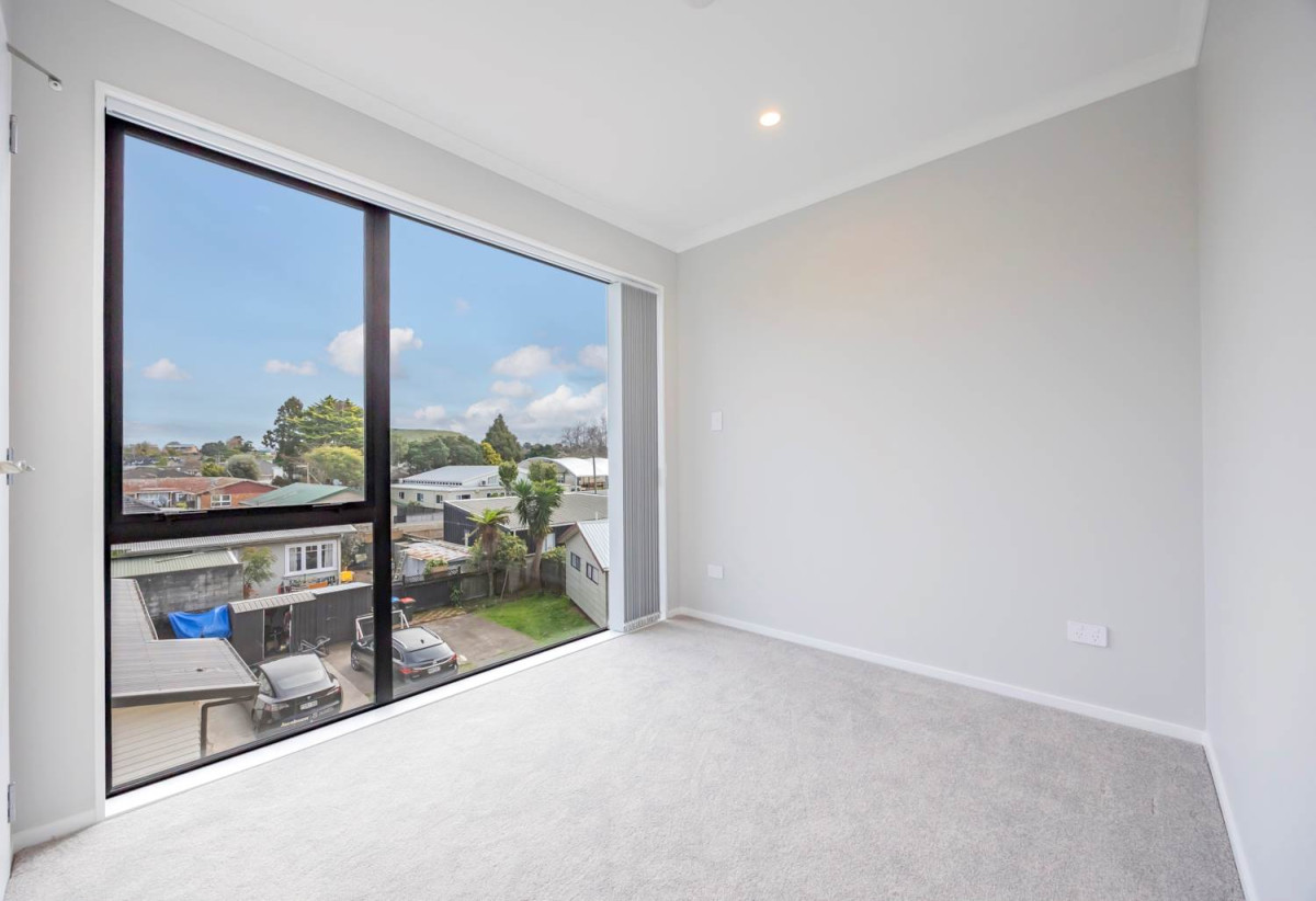 10-Year Master Build Guarantee, 4 beds (1 ensuite) 3 baths home with garage, 1 bed 1 bath ground floor, nearby Panmure Bridge School, minutes to Panmure town centre and Panmure Yacht and boating club, 5/84 Kings Road, Panmure, Auckland