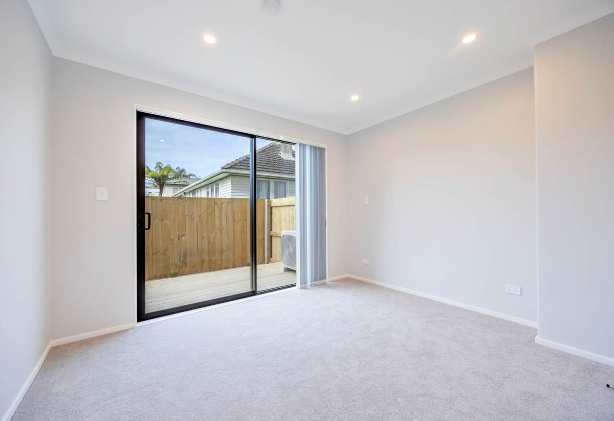 10-Year Master Build Guarantee, 4 beds (1 ensuite) 3 baths home with garage, 1 bed 1 bath ground floor, nearby Panmure Bridge School, minutes to Panmure town centre and Panmure Yacht and boating club, 5/84 Kings Road, Panmure, Auckland