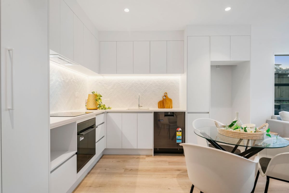 Price dropped to sell down the last 3 units, Brandnew freehold 3 beds 2.5 baths home with car park, No any Society cost, Under floor heating in both bathrooms, 9 Pharlap Drive, Northcross, Auckland