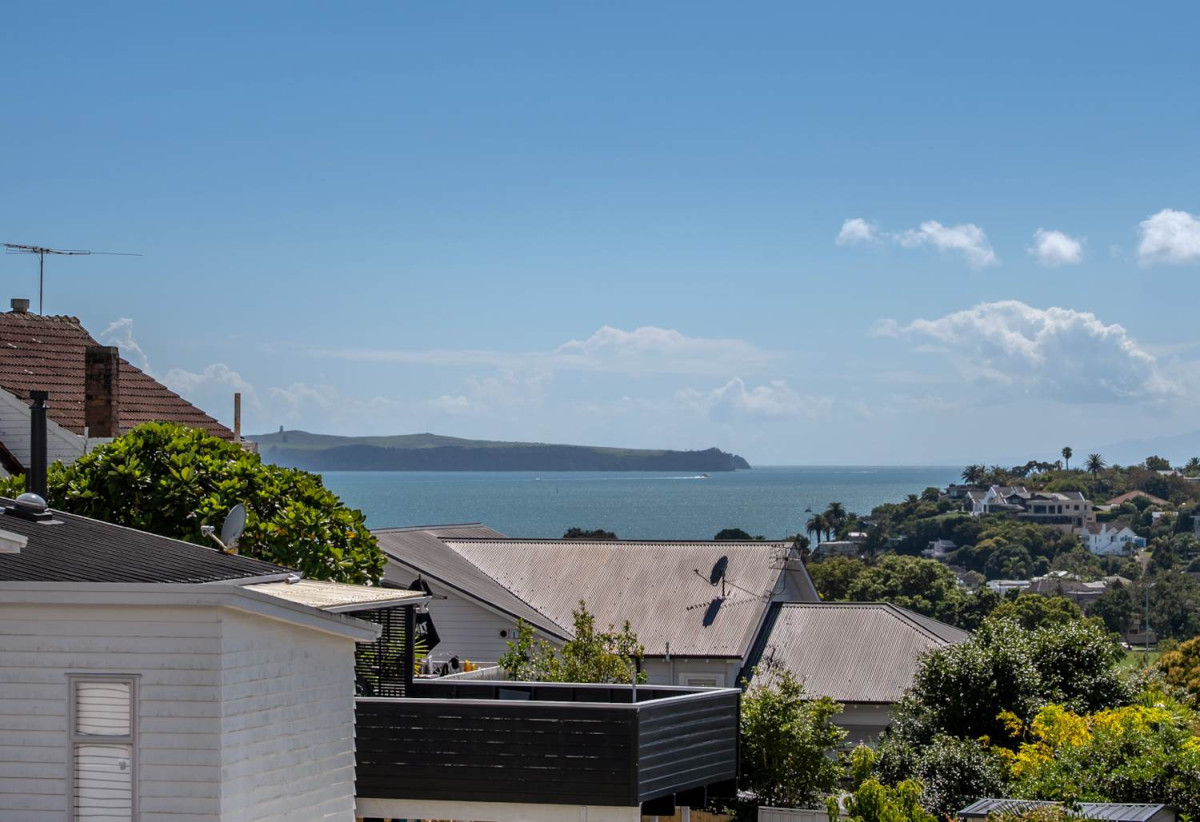 Must Sell, Built- in lift, Brandnew standalone 5 beds (3 ensuites) 4.5 baths house with double garage, 19B Hawera Road, Kohimarama, Auckland