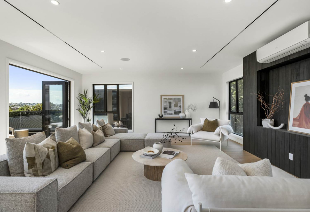 Must Sell, Built- in lift, Brandnew standalone 5 beds (3 ensuites) 4.5 baths house with double garage, 19B Hawera Road, Kohimarama, Auckland