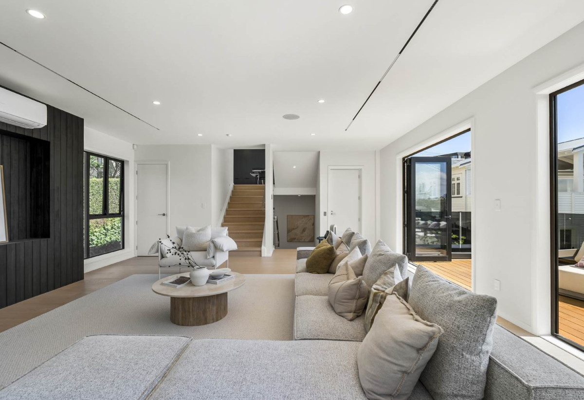 Must Sell, Built- in lift, Brandnew standalone 5 beds (3 ensuites) 4.5 baths house with double garage, 19B Hawera Road, Kohimarama, Auckland
