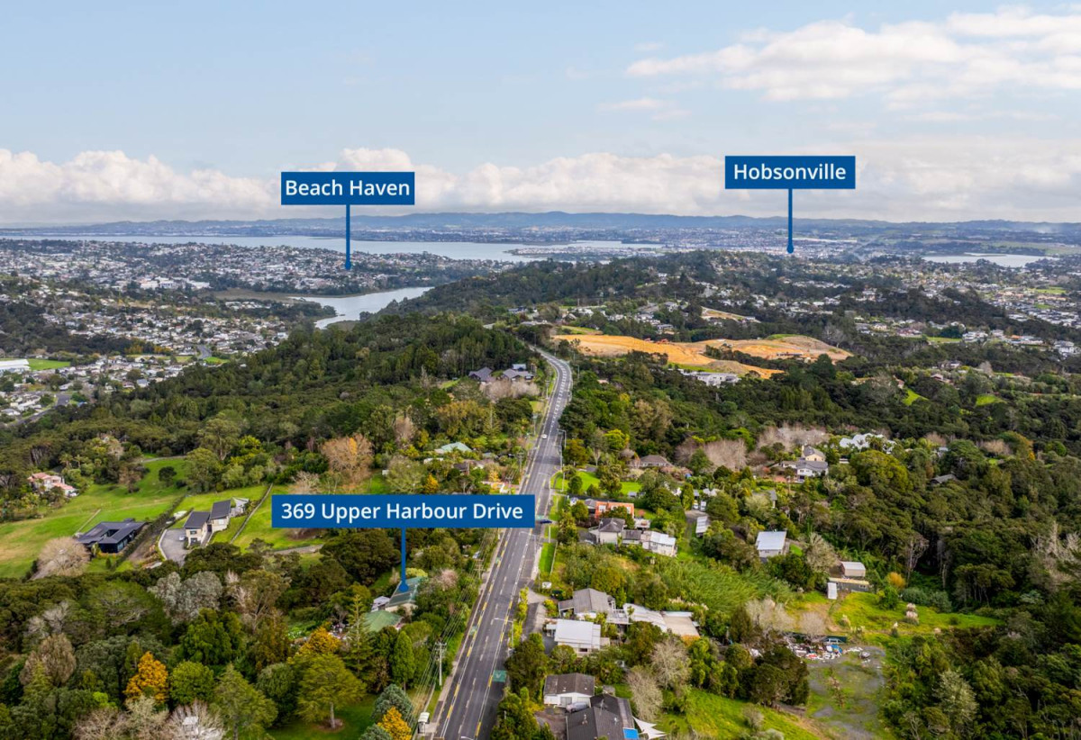 MORTGAGEE SALE, 16835m2 section, Two dwellings, total 5 beds 3 baths, Further improvements include a large high-stud shed of approximately 350m², complete with a mezzanine level. 369 Upper Harbour Drive, Greenhithe, Auckland