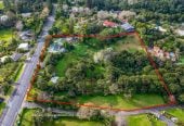 MORTGAGEE SALE, 16835m2 section, Two dwellings, total 5 beds 3 baths, Further improvements include a large high-stud shed of approximately 350m², complete with a mezzanine level. 369 Upper Harbour Drive, Greenhithe, Auckland