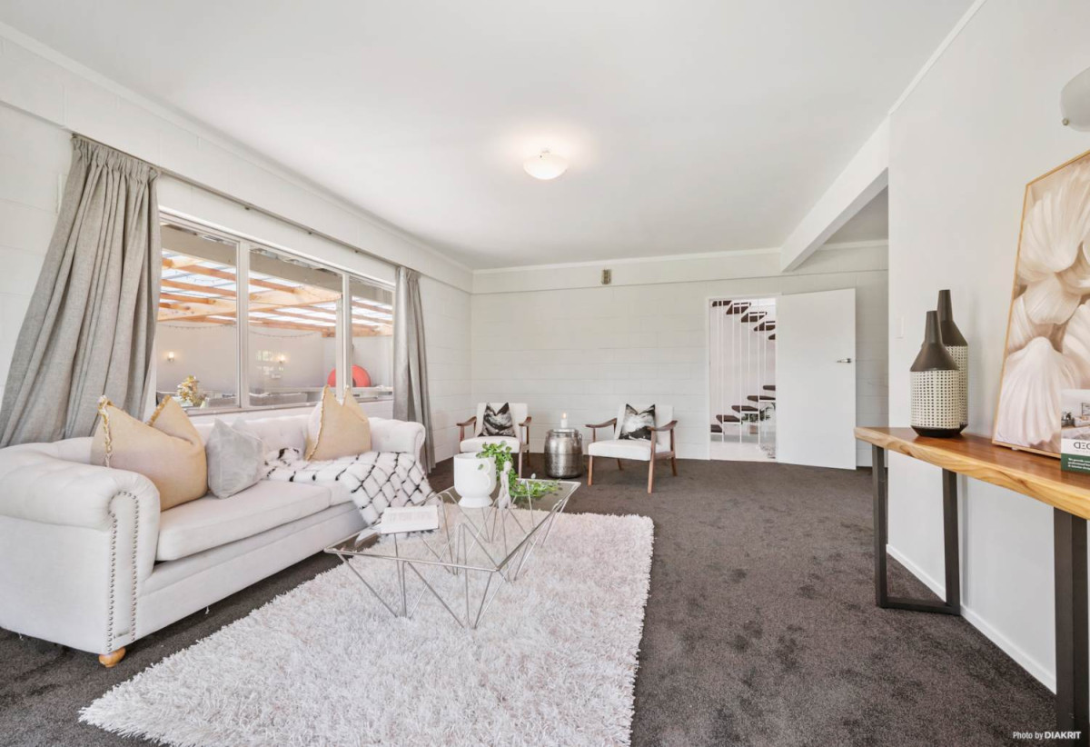 688m2 section, 6 beds + 3 Flexi rooms 2 baths house with carport, Upstairs 4 beds 1 bath kitchen dining and living, Downstairs 2 beds 1 bath 3 flexi rooms living and tea-making room, 48 Matuhi Rise, Henderson, Auckland