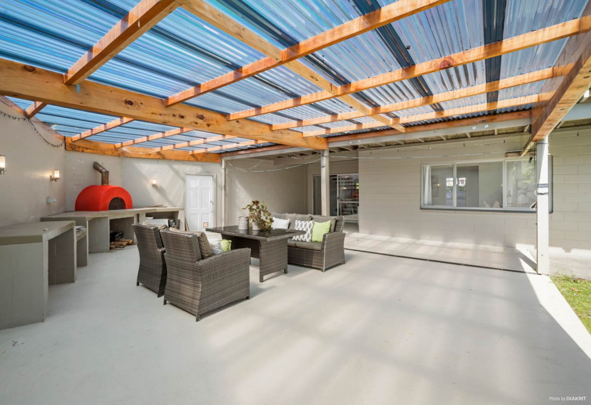 688m2 section, 6 beds + 3 Flexi rooms 2 baths house with carport, Upstairs 4 beds 1 bath kitchen dining and living, Downstairs 2 beds 1 bath 3 flexi rooms living and tea-making room, 48 Matuhi Rise, Henderson, Auckland