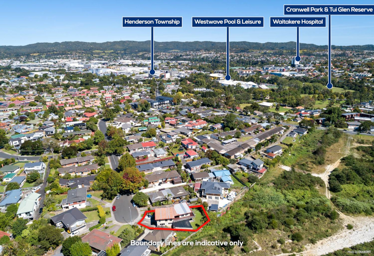 688m2 section, 6 beds + 3 Flexi rooms 2 baths house with carport, Upstairs 4 beds 1 bath kitchen dining and living, Downstairs 2 beds 1 bath 3 flexi rooms living and tea-making room, 48 Matuhi Rise, Henderson, Auckland
