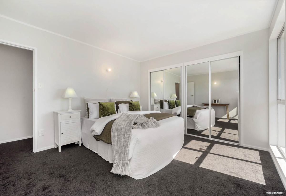 688m2 section, 6 beds + 3 Flexi rooms 2 baths house with carport, Upstairs 4 beds 1 bath kitchen dining and living, Downstairs 2 beds 1 bath 3 flexi rooms living and tea-making room, 48 Matuhi Rise, Henderson, Auckland