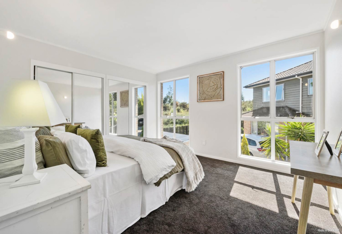 688m2 section, 6 beds + 3 Flexi rooms 2 baths house with carport, Upstairs 4 beds 1 bath kitchen dining and living, Downstairs 2 beds 1 bath 3 flexi rooms living and tea-making room, 48 Matuhi Rise, Henderson, Auckland