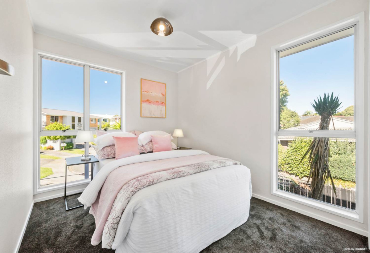 688m2 section, 6 beds + 3 Flexi rooms 2 baths house with carport, Upstairs 4 beds 1 bath kitchen dining and living, Downstairs 2 beds 1 bath 3 flexi rooms living and tea-making room, 48 Matuhi Rise, Henderson, Auckland