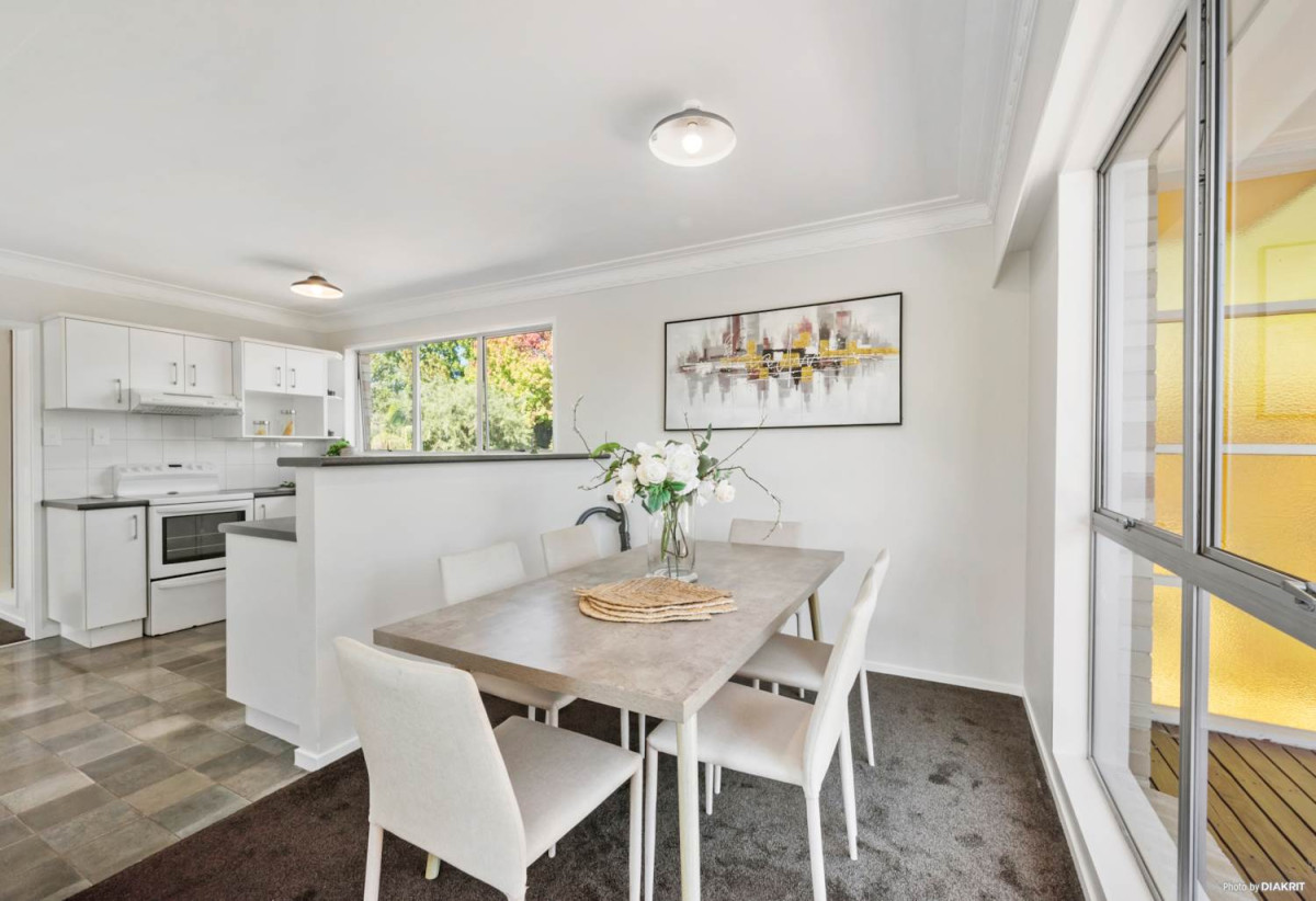 688m2 section, 6 beds + 3 Flexi rooms 2 baths house with carport, Upstairs 4 beds 1 bath kitchen dining and living, Downstairs 2 beds 1 bath 3 flexi rooms living and tea-making room, 48 Matuhi Rise, Henderson, Auckland