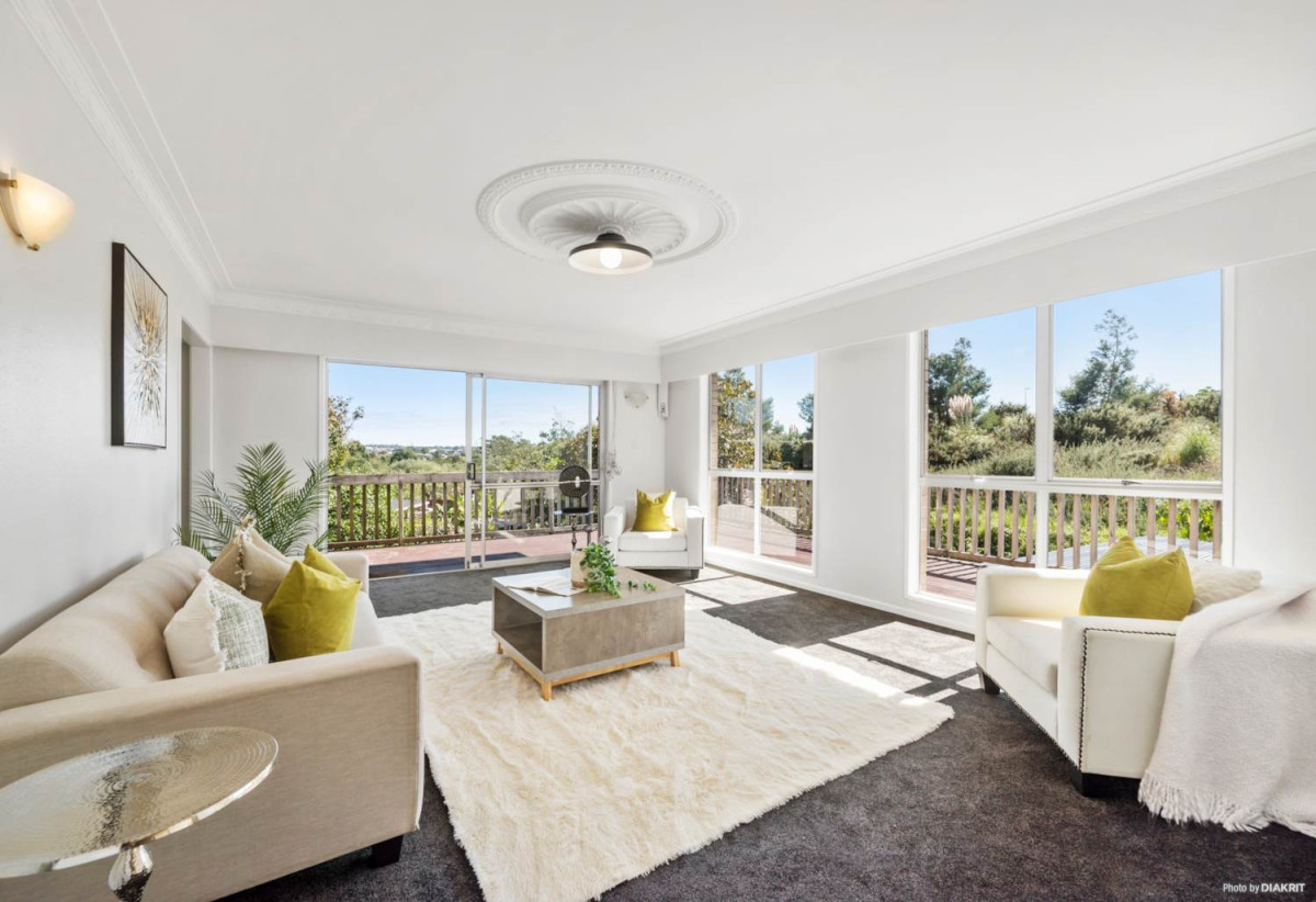 688m2 section, 6 beds + 3 Flexi rooms 2 baths house with carport, Upstairs 4 beds 1 bath kitchen dining and living, Downstairs 2 beds 1 bath 3 flexi rooms living and tea-making room, 48 Matuhi Rise, Henderson, Auckland