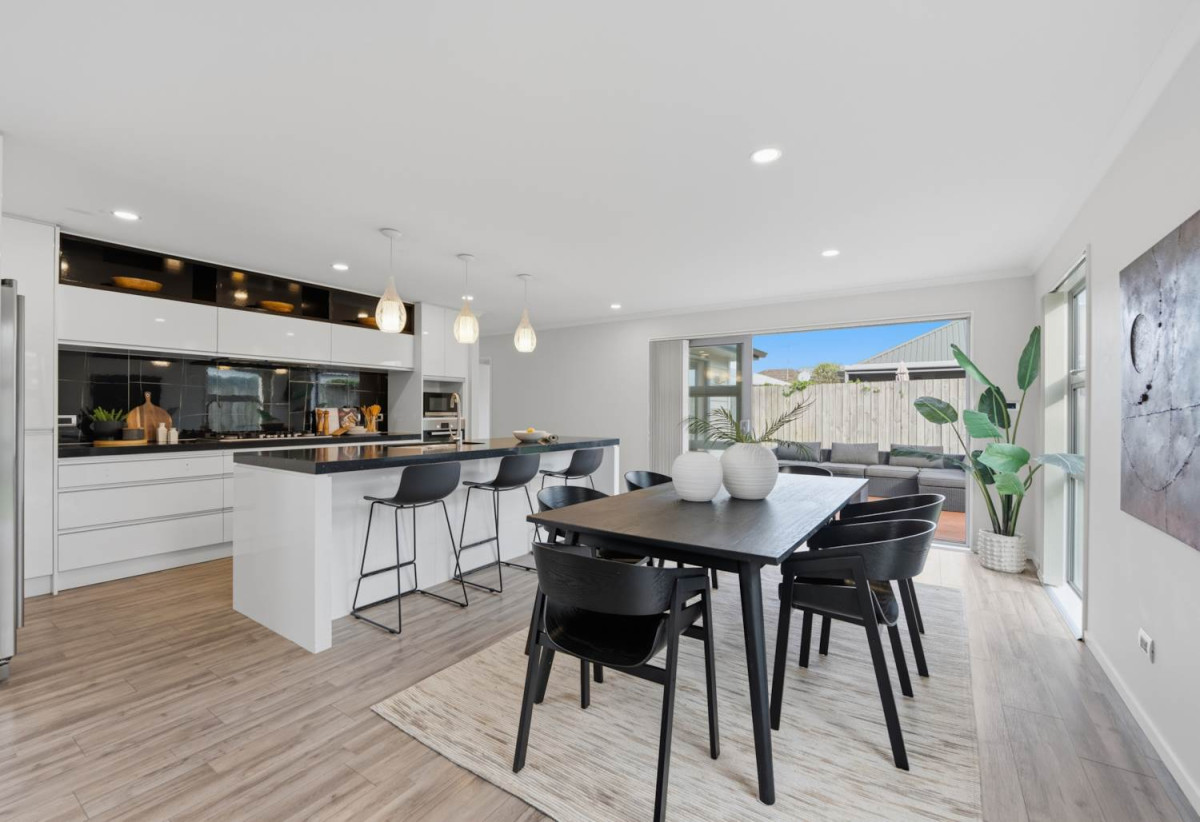 Room for Everyone, Space for Every Stage of Life, 5 beds (3 ensuites) 4.5 baths house with double garage, 1 ensuite ground floor, 71A Oranga Avenue, Onehunga, Auckland