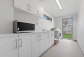 Room for Everyone, Space for Every Stage of Life, 5 beds (3 ensuites) 4.5 baths house with double garage, 1 ensuite ground floor, 71A Oranga Avenue, Onehunga, Auckland