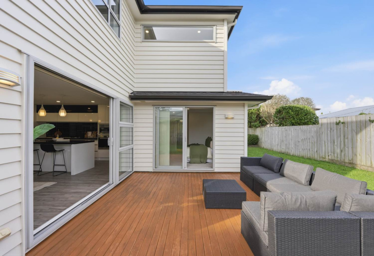 Room for Everyone, Space for Every Stage of Life, 5 beds (3 ensuites) 4.5 baths house with double garage, 1 ensuite ground floor, 71A Oranga Avenue, Onehunga, Auckland