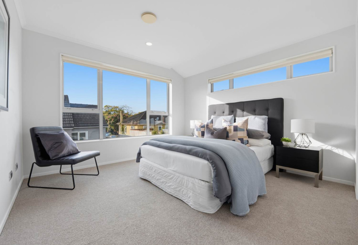 Room for Everyone, Space for Every Stage of Life, 5 beds (3 ensuites) 4.5 baths house with double garage, 1 ensuite ground floor, 71A Oranga Avenue, Onehunga, Auckland