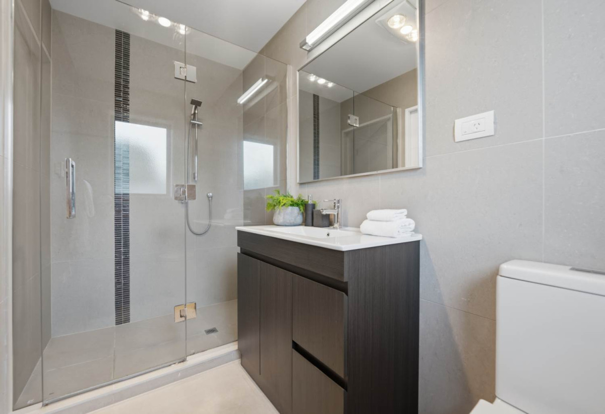 Room for Everyone, Space for Every Stage of Life, 5 beds (3 ensuites) 4.5 baths house with double garage, 1 ensuite ground floor, 71A Oranga Avenue, Onehunga, Auckland