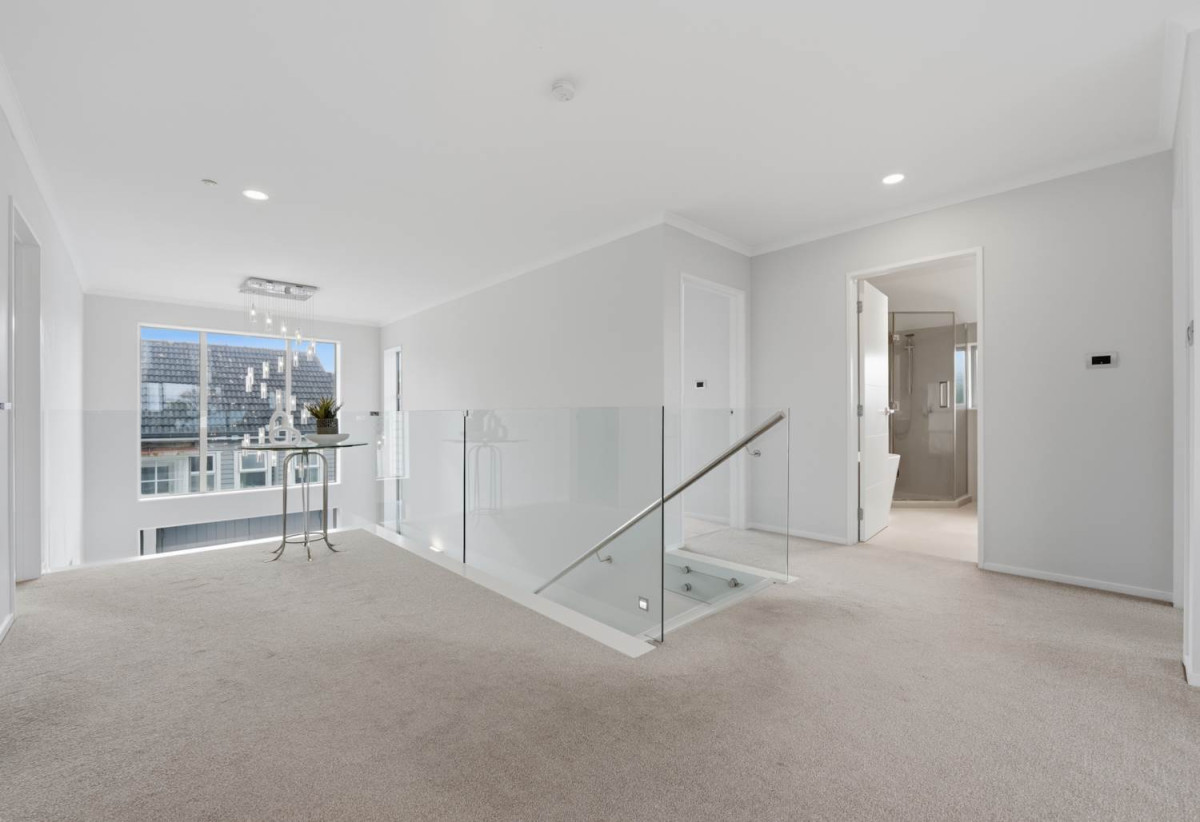 Room for Everyone, Space for Every Stage of Life, 5 beds (3 ensuites) 4.5 baths house with double garage, 1 ensuite ground floor, 71A Oranga Avenue, Onehunga, Auckland