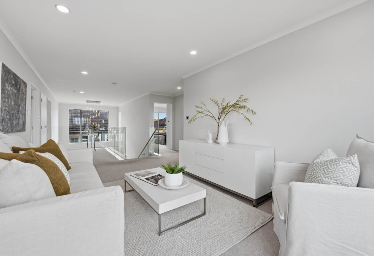 Room for Everyone, Space for Every Stage of Life, 5 beds (3 ensuites) 4.5 baths house with double garage, 1 ensuite ground floor, 71A Oranga Avenue, Onehunga, Auckland