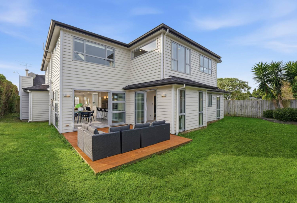 Room for Everyone, Space for Every Stage of Life, 5 beds (3 ensuites) 4.5 baths house with double garage, 1 ensuite ground floor, 71A Oranga Avenue, Onehunga, Auckland