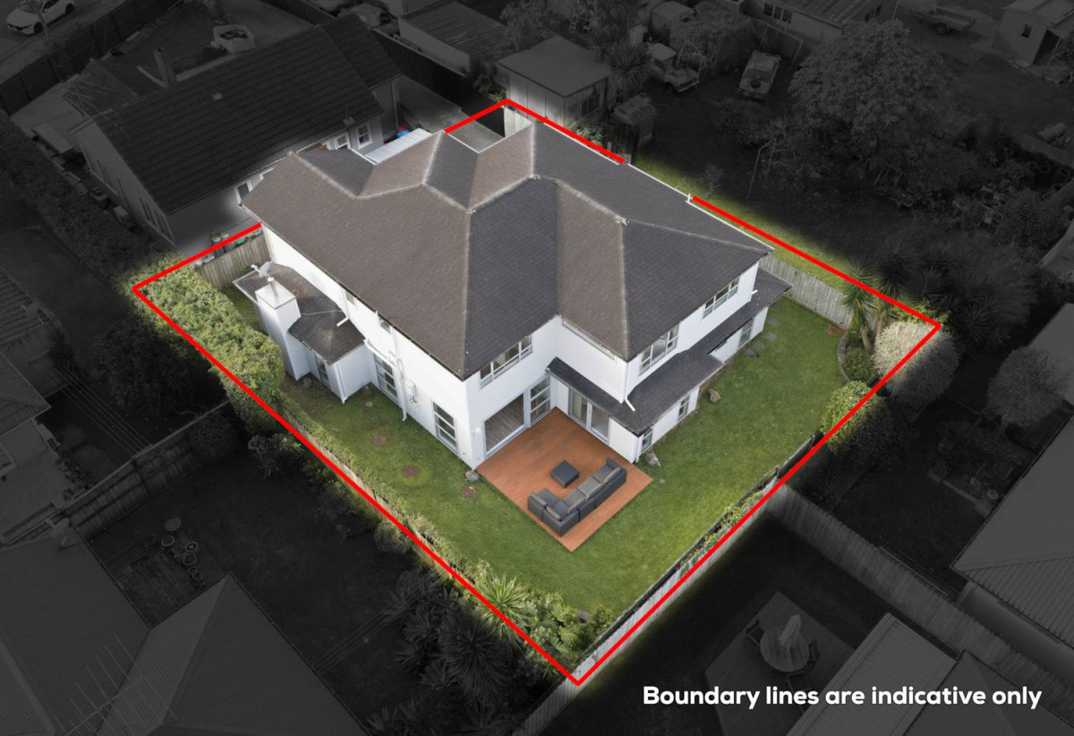 Room for Everyone, Space for Every Stage of Life, 5 beds (3 ensuites) 4.5 baths house with double garage, 1 ensuite ground floor, 71A Oranga Avenue, Onehunga, Auckland