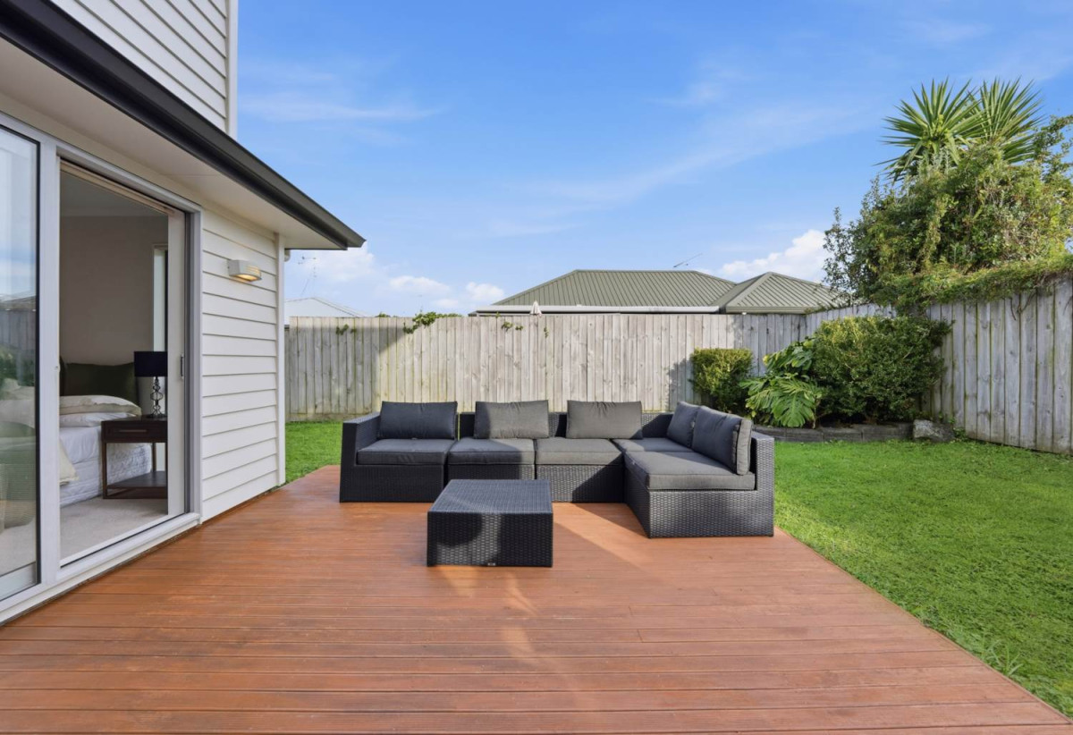 Room for Everyone, Space for Every Stage of Life, 5 beds (3 ensuites) 4.5 baths house with double garage, 1 ensuite ground floor, 71A Oranga Avenue, Onehunga, Auckland
