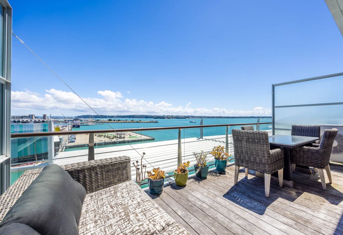 Two-story penthouse-level apartment on The Wharf -Sharp Price for Quick Sale, Auckland Girls’ Grammar School zone, 134m2 Leasehold 3 beds 2 baths apartment with car park, 79/145 Quay Street, City Centre, Auckland
