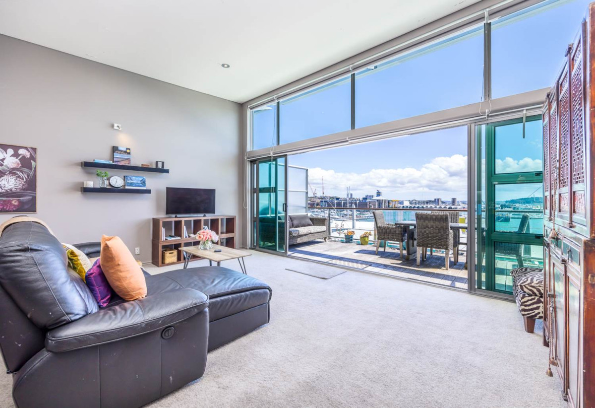 Two-story penthouse-level apartment on The Wharf -Sharp Price for Quick Sale, Auckland Girls’ Grammar School zone, 134m2 Leasehold 3 beds 2 baths apartment with car park, 79/145 Quay Street, City Centre, Auckland