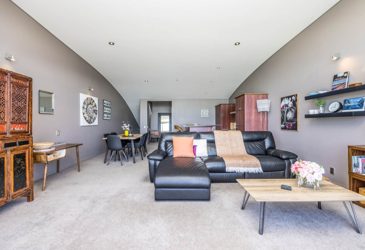 Two-story penthouse-level apartment on The Wharf -Sharp Price for Quick Sale, Auckland Girls’ Grammar School zone, 134m2 Leasehold 3 beds 2 baths apartment with car park, 79/145 Quay Street, City Centre, Auckland