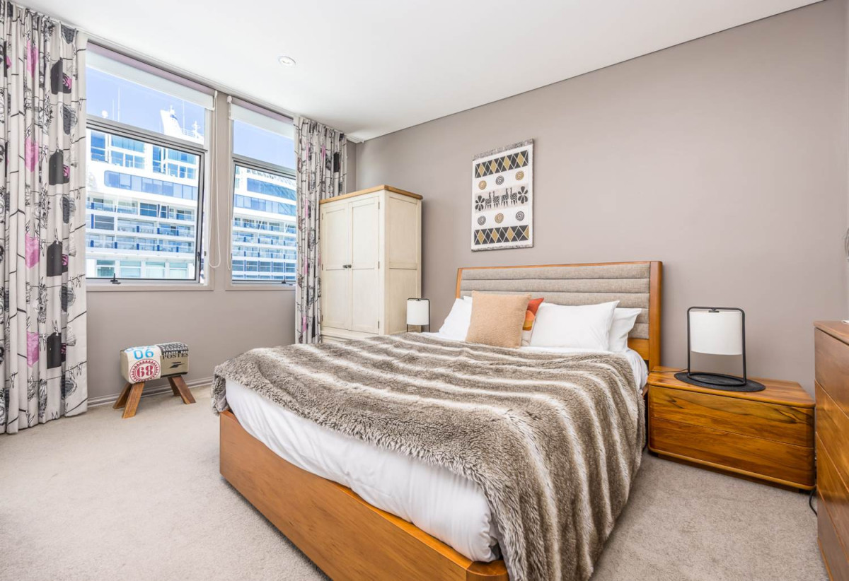 Two-story penthouse-level apartment on The Wharf -Sharp Price for Quick Sale, Auckland Girls’ Grammar School zone, 134m2 Leasehold 3 beds 2 baths apartment with car park, 79/145 Quay Street, City Centre, Auckland