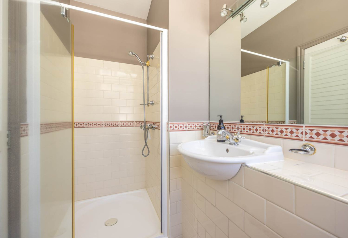Two-story penthouse-level apartment on The Wharf -Sharp Price for Quick Sale, Auckland Girls’ Grammar School zone, 134m2 Leasehold 3 beds 2 baths apartment with car park, 79/145 Quay Street, City Centre, Auckland