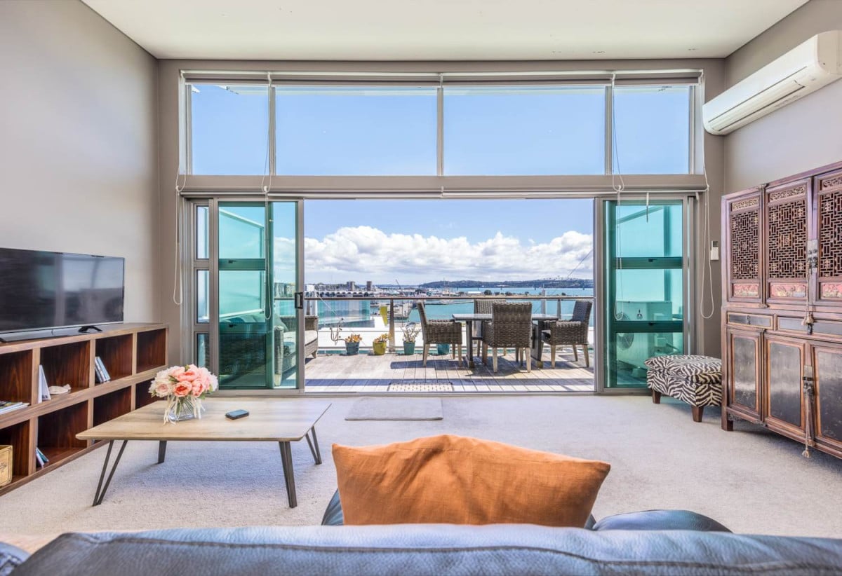 Two-story penthouse-level apartment on The Wharf -Sharp Price for Quick Sale, Auckland Girls’ Grammar School zone, 134m2 Leasehold 3 beds 2 baths apartment with car park, 79/145 Quay Street, City Centre, Auckland