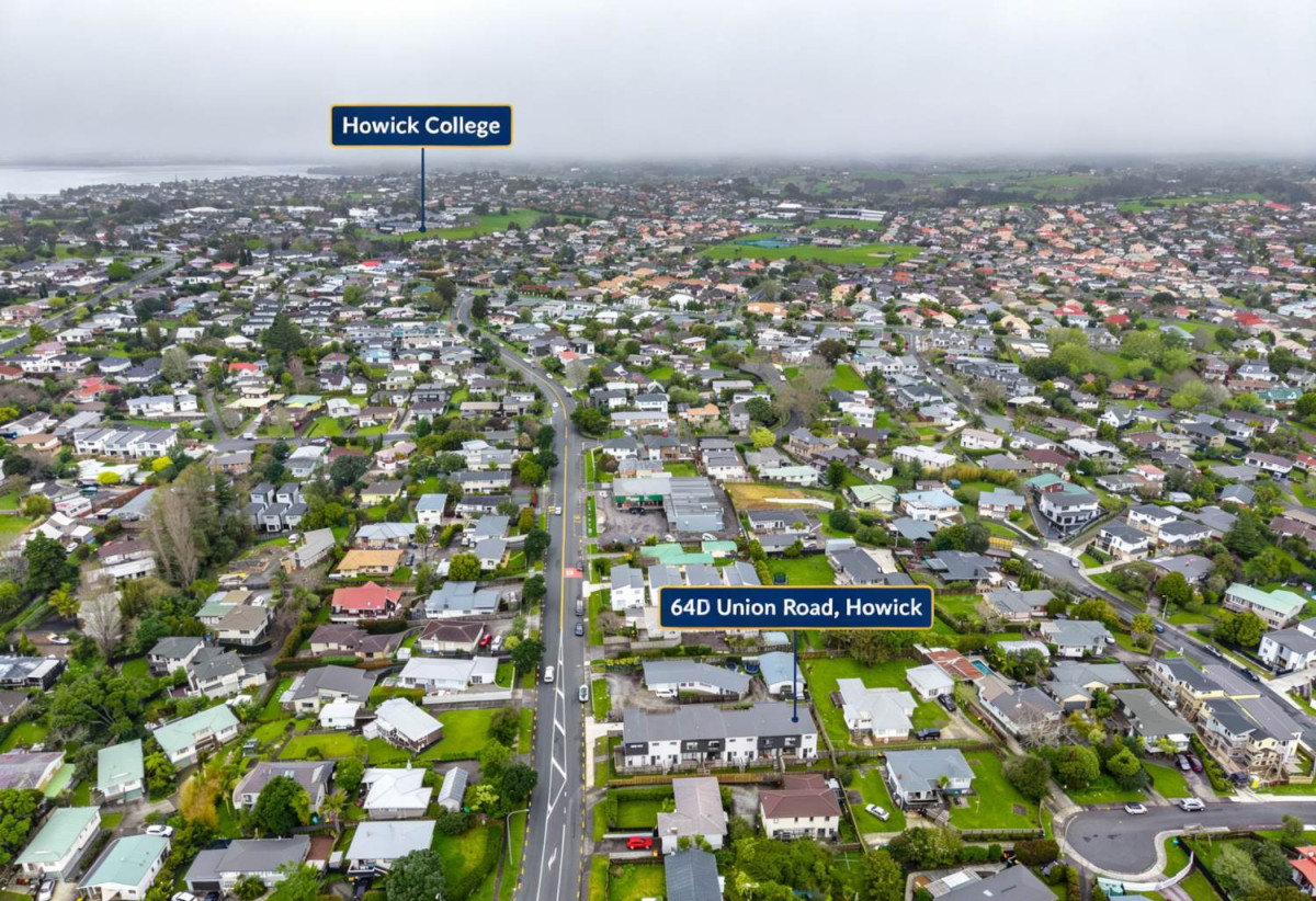 3 beds 2.5 baths home with garage, a private deck and fully fenced garden, Walking distance to New World and Moore Street shops, 64D Union Road, Howick,Auckland