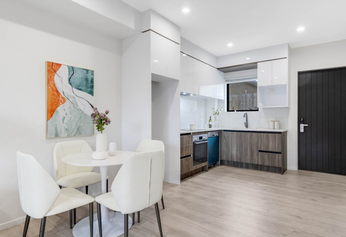 3 beds 2.5 baths home with garage, a private deck and fully fenced garden, Walking distance to New World and Moore Street shops, 64D Union Road, Howick,Auckland