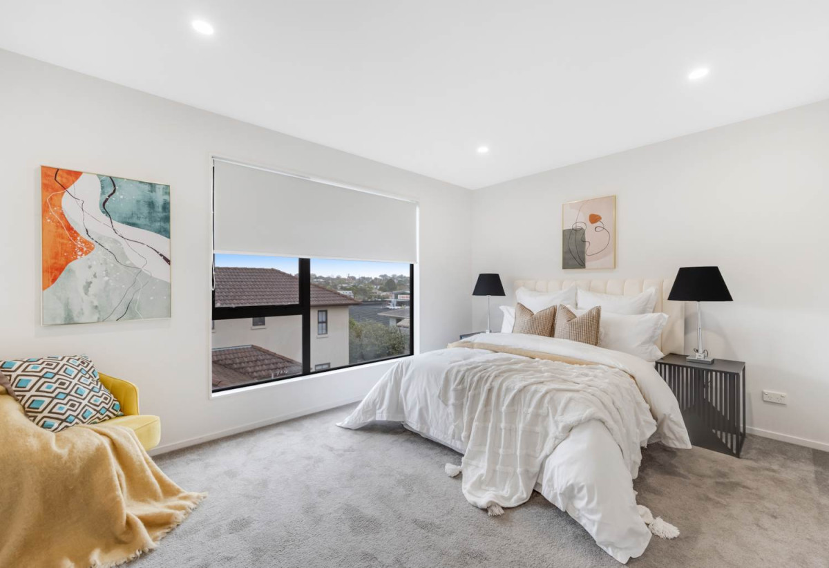 3 beds 2.5 baths home with garage, a private deck and fully fenced garden, Walking distance to New World and Moore Street shops, 64D Union Road, Howick,Auckland