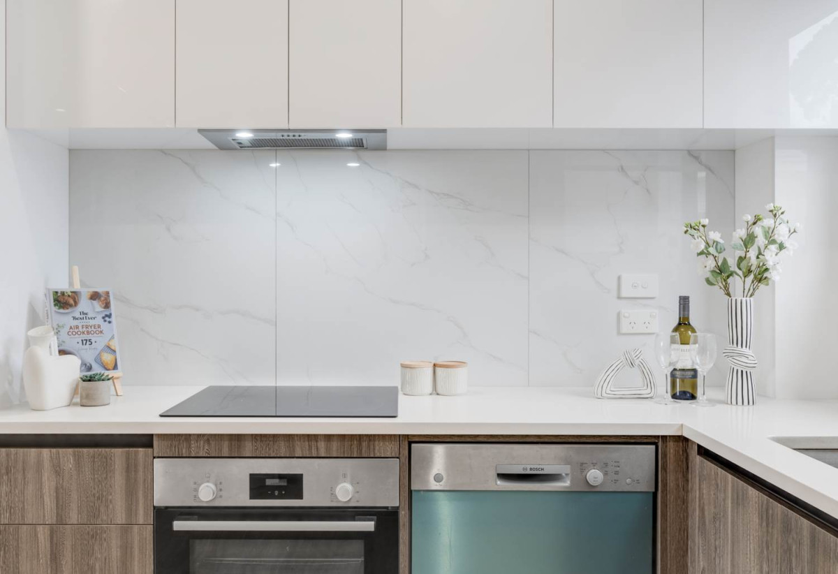 3 beds 2.5 baths home with garage, a private deck and fully fenced garden, Walking distance to New World and Moore Street shops, 64D Union Road, Howick,Auckland
