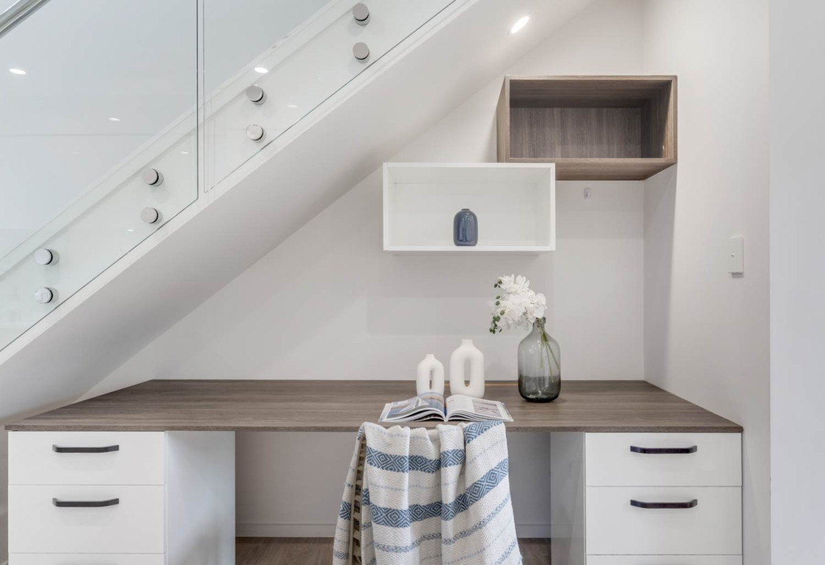3 beds 2.5 baths home with garage, a private deck and fully fenced garden, Walking distance to New World and Moore Street shops, 64D Union Road, Howick,Auckland