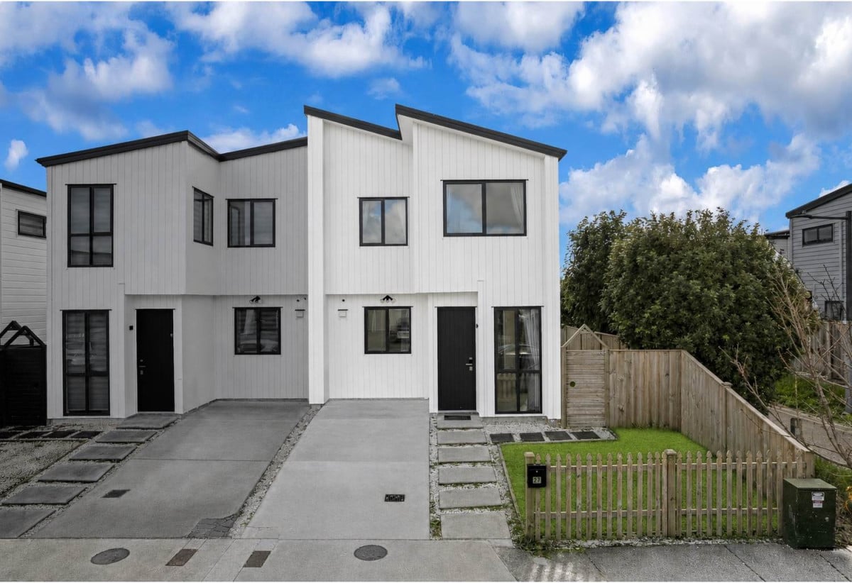 Freehold Corner Home in a Convenient Location, 3 beds 2.5 baths home with car park, 27 Tumu Road, Papakura, Auckland