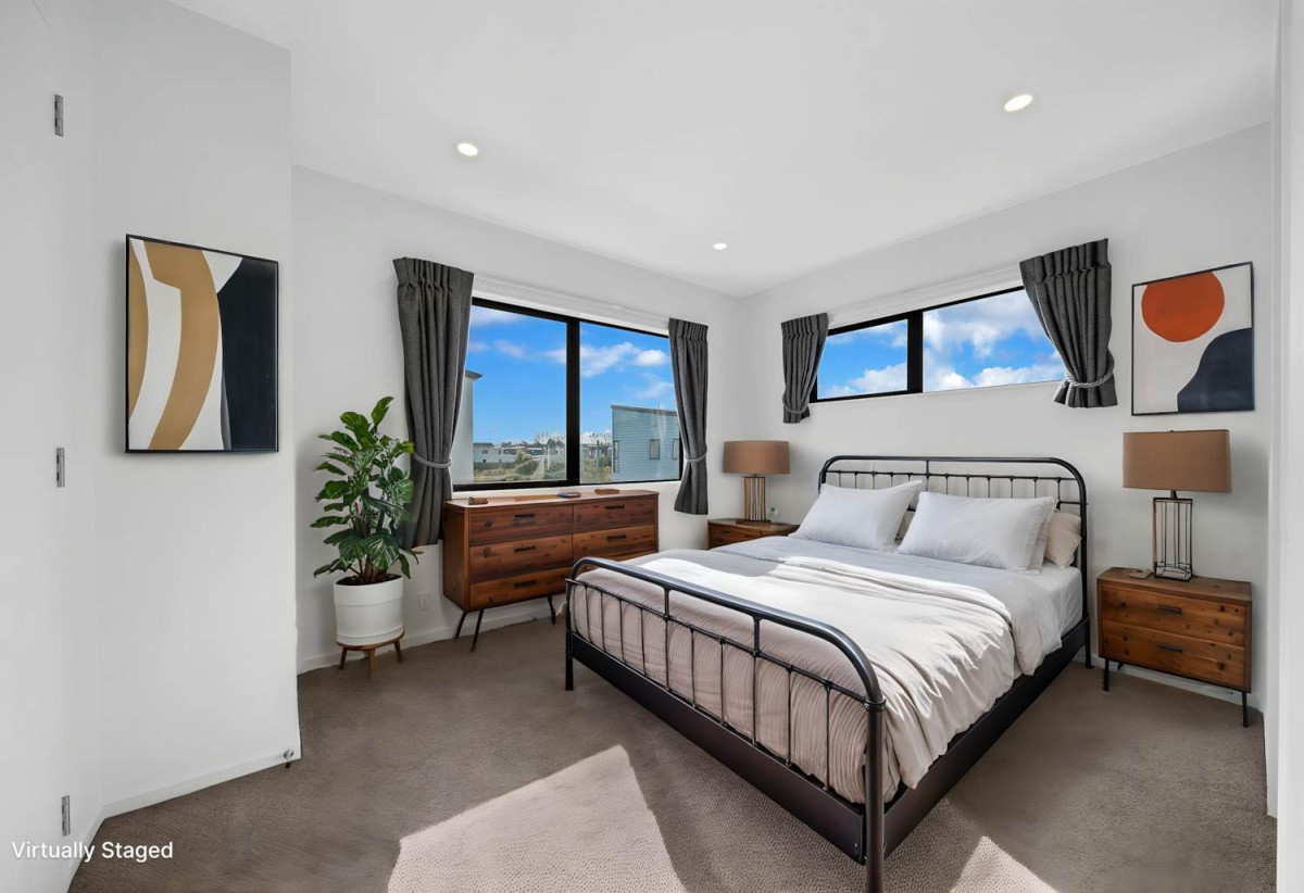 Freehold Corner Home in a Convenient Location, 3 beds 2.5 baths home with car park, 27 Tumu Road, Papakura, Auckland