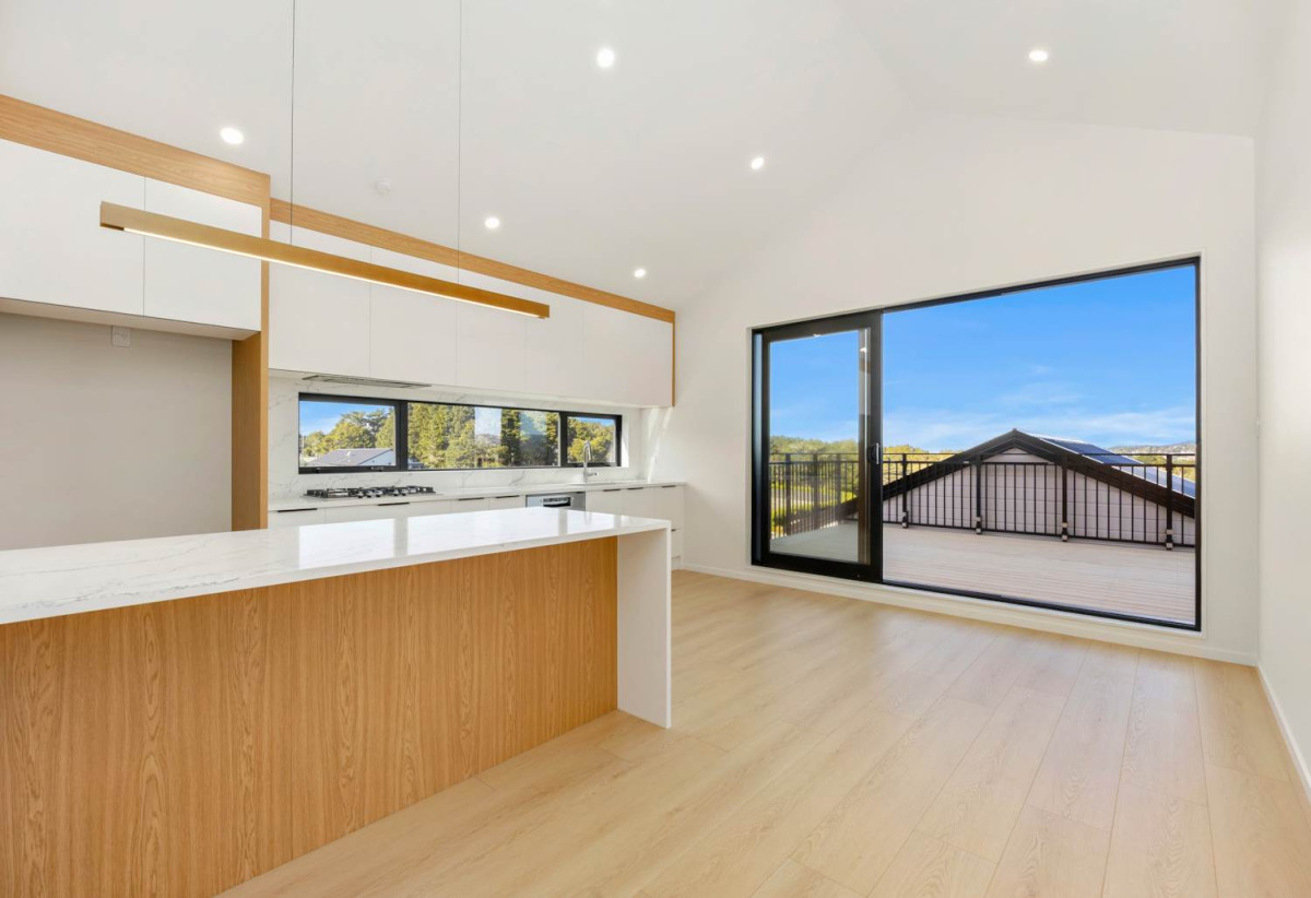 Striking three-level 4 beds (1 ensuite) 2.5 baths house with double garage, a spectacular top-floor retreat that’s made for entertaining. Throw open the doors to the elevated balcony overlooking the Warkworth Club, 35 Mamaku Lane, Warkworth, Auckland