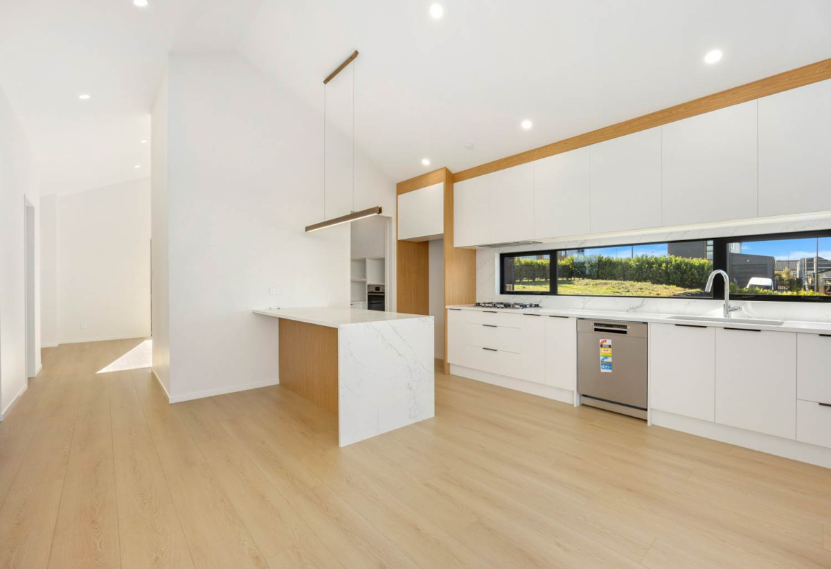 Striking three-level 4 beds (1 ensuite) 2.5 baths house with double garage, a spectacular top-floor retreat that’s made for entertaining. Throw open the doors to the elevated balcony overlooking the Warkworth Club, 35 Mamaku Lane, Warkworth, Auckland