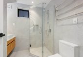 Striking three-level 4 beds (1 ensuite) 2.5 baths house with double garage, a spectacular top-floor retreat that’s made for entertaining. Throw open the doors to the elevated balcony overlooking the Warkworth Club, 35 Mamaku Lane, Warkworth, Auckland