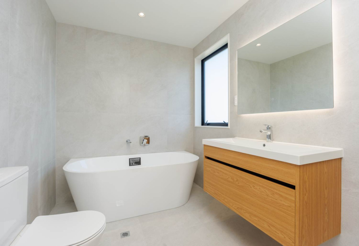 Striking three-level 4 beds (1 ensuite) 2.5 baths house with double garage, a spectacular top-floor retreat that’s made for entertaining. Throw open the doors to the elevated balcony overlooking the Warkworth Club, 35 Mamaku Lane, Warkworth, Auckland