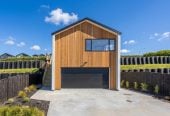Striking three-level 4 beds (1 ensuite) 2.5 baths house with double garage, a spectacular top-floor retreat that’s made for entertaining. Throw open the doors to the elevated balcony overlooking the Warkworth Club, 35 Mamaku Lane, Warkworth, Auckland