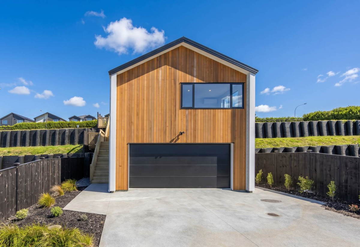Striking three-level 4 beds (1 ensuite) 2.5 baths house with double garage, a spectacular top-floor retreat that’s made for entertaining. Throw open the doors to the elevated balcony overlooking the Warkworth Club, 35 Mamaku Lane, Warkworth, Auckland