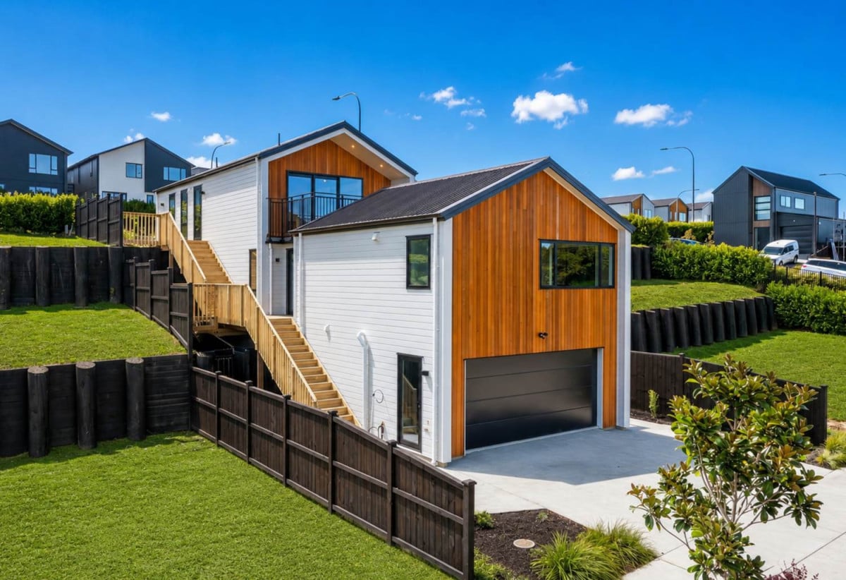 Striking three-level 4 beds (1 ensuite) 2.5 baths house with double garage, a spectacular top-floor retreat that’s made for entertaining. Throw open the doors to the elevated balcony overlooking the Warkworth Club, 35 Mamaku Lane, Warkworth, Auckland
